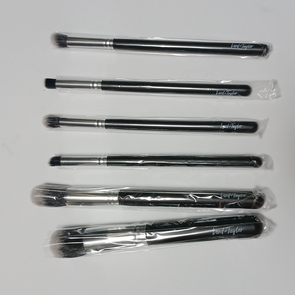 Lord & Taylor Makeups Brushes